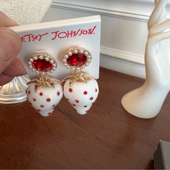 Betsey Johnson Strawberry White Strawberry Drop Earrings NWT - Picture 3 of 4